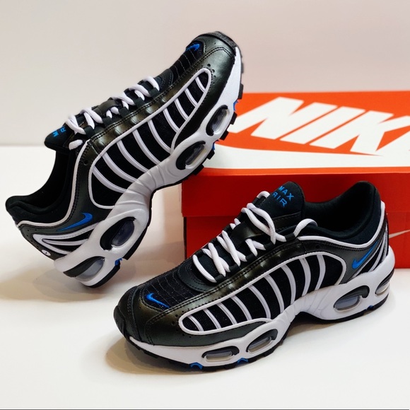 Nike Shoes - NEW Women's Nike Air Max Tailwind 4 Sneakers Sz 8